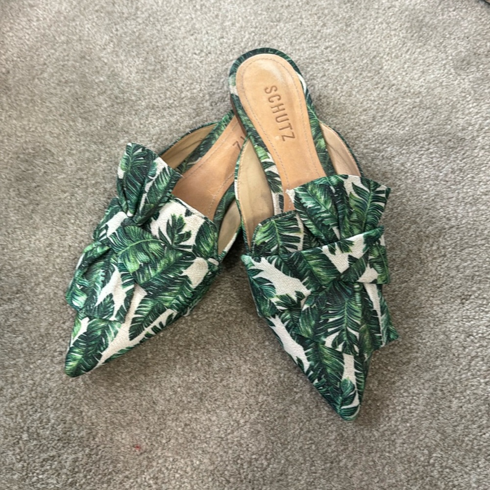 Schultz green leaf point toe mules